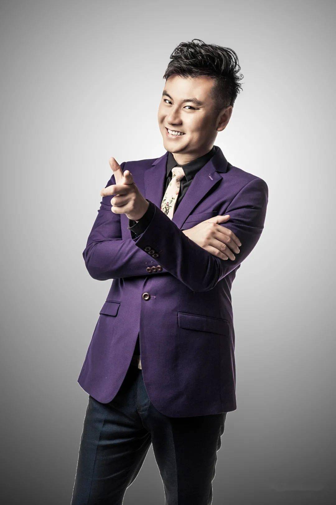 活动期间,人气主播线上网络直播,线下还有多重优惠互动,只要您关注