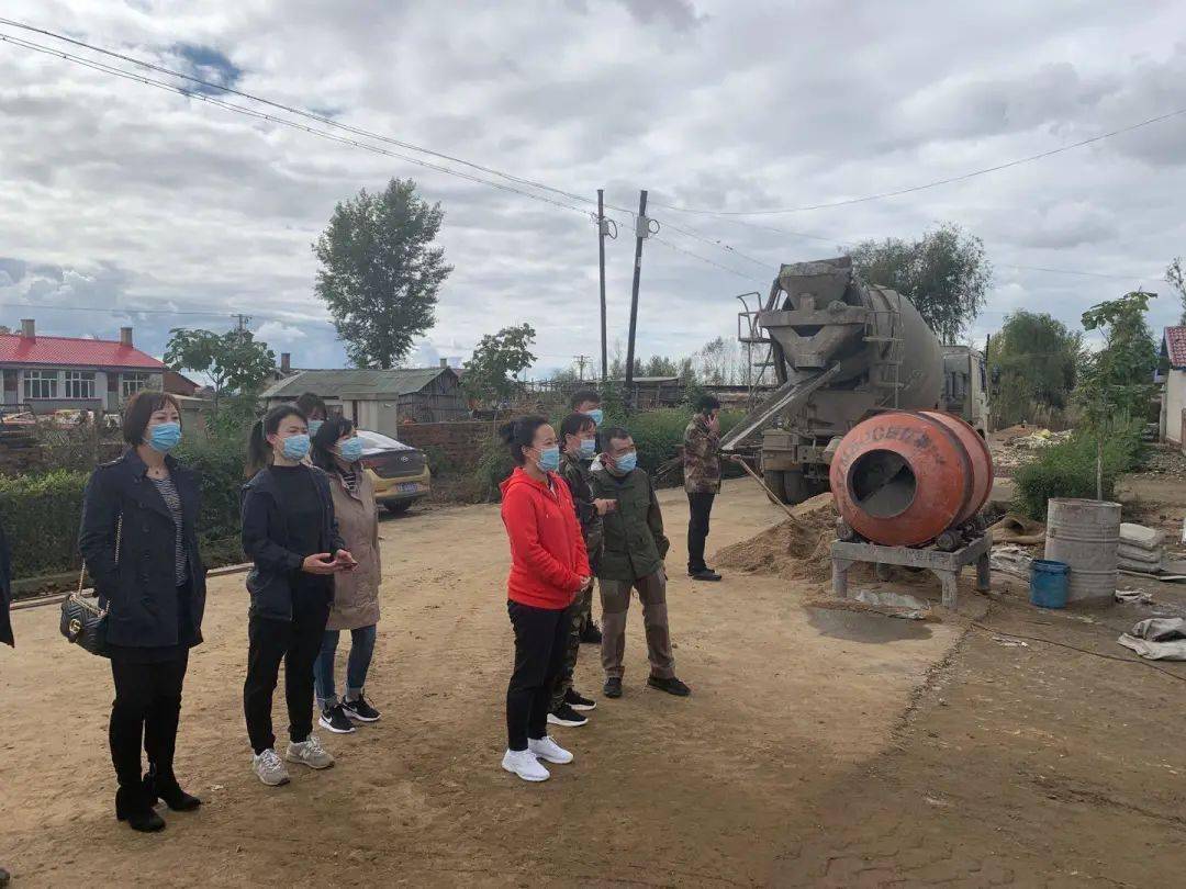 团市委,市青企协一行在依兰县政府副县长李颖同志陪同下,先后来到依兰