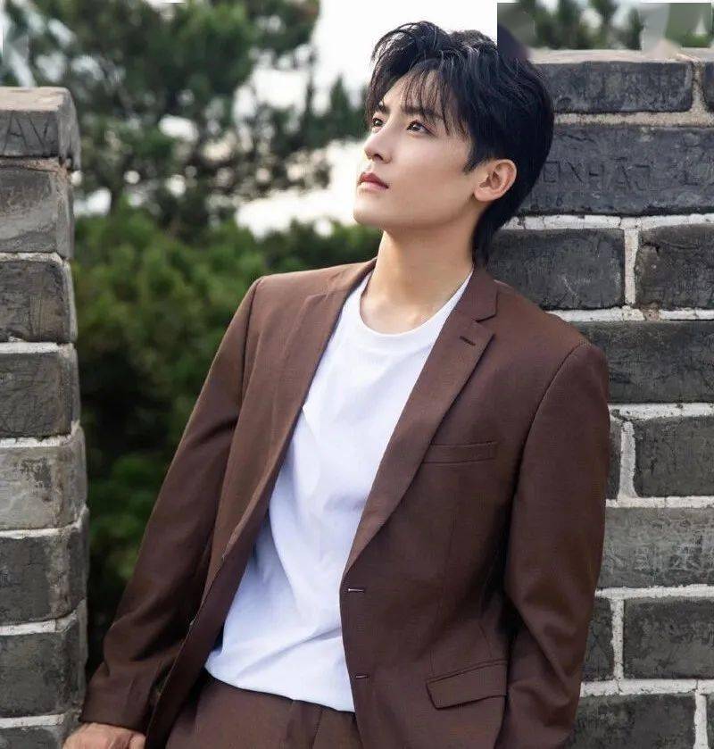 【微信头像】侯明昊