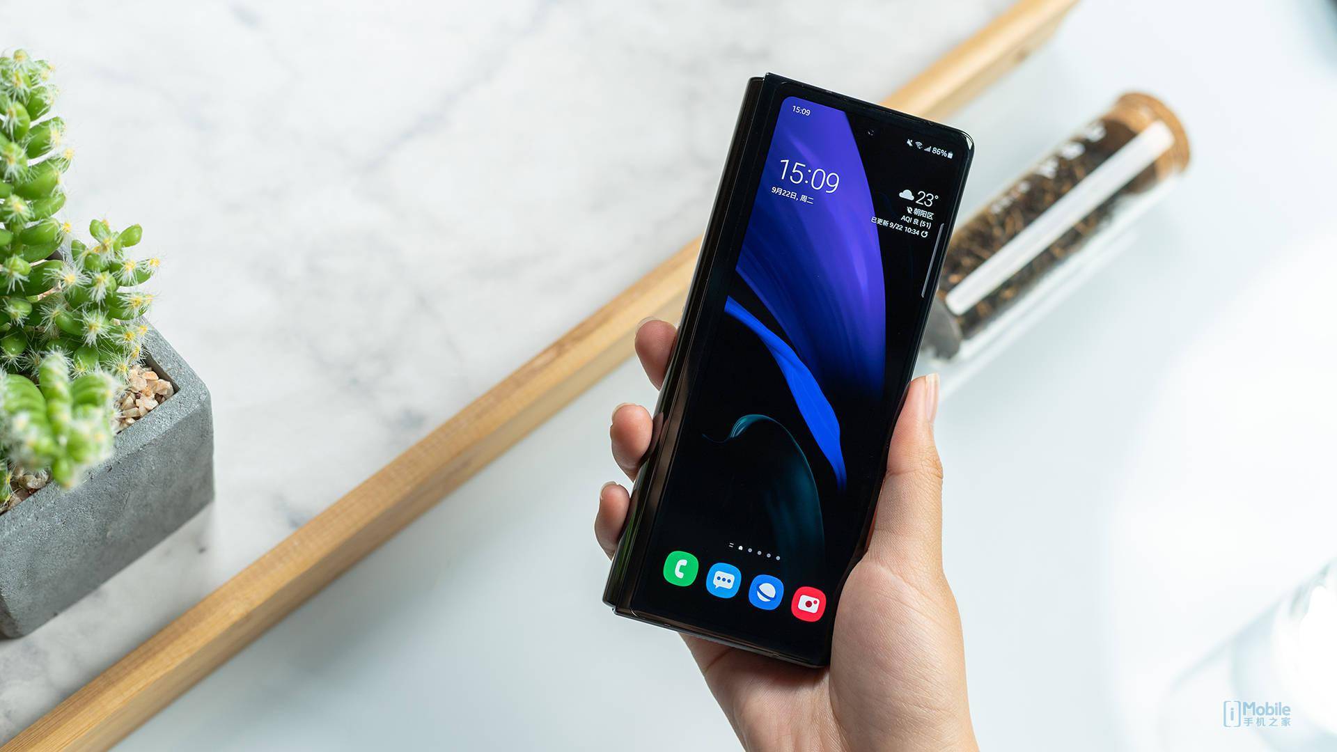 目前体验最好的折叠屏手机 三星galaxy z fold2 5g图赏
