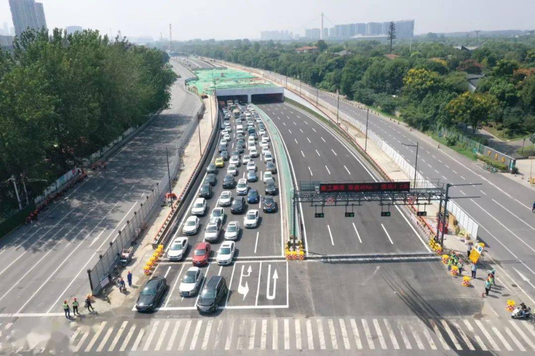 这条隧道试通车破解扬子江大道过街难近了