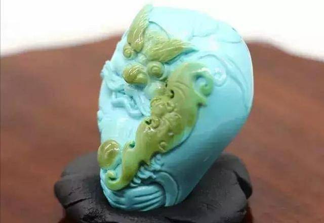 绿松石的俏色能否盘玩变化能变色因为文玩中一个玩字
