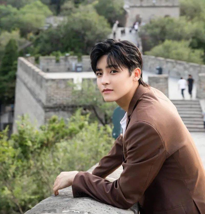 【微信头像】侯明昊