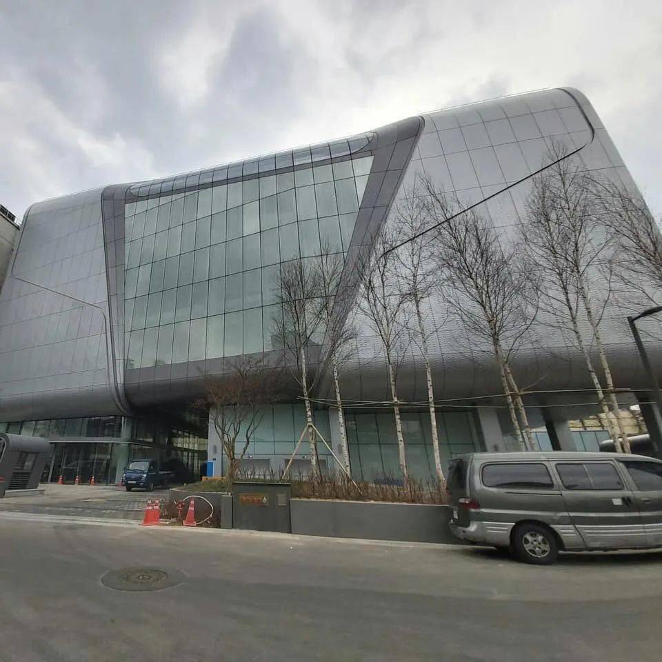 老实讲,让你去yg新大楼做清洁工(至少一年),你愿意吗 676767