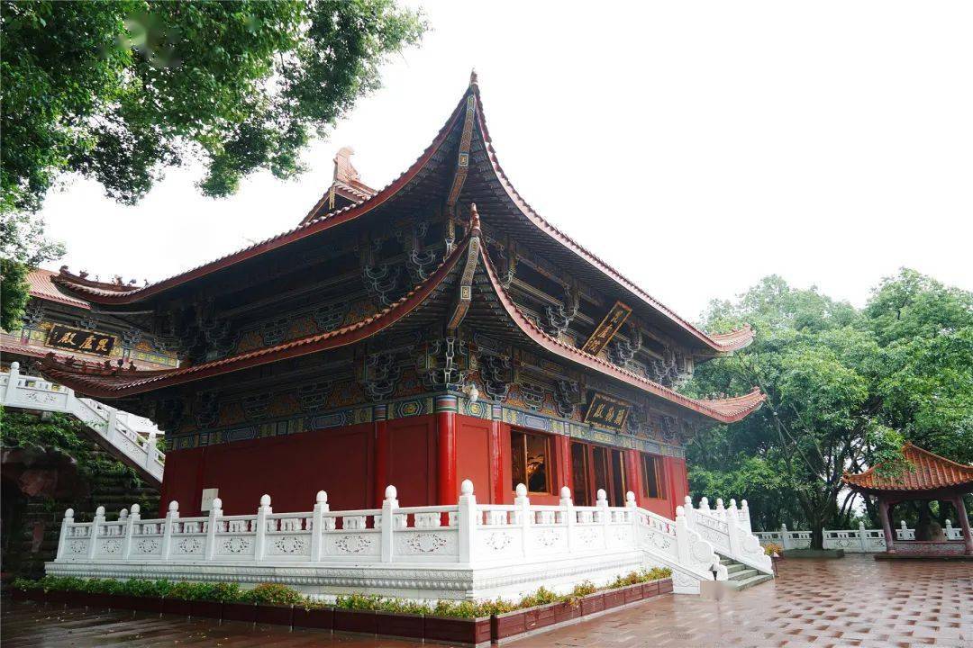 风景万千 钟爱凌云_乐山