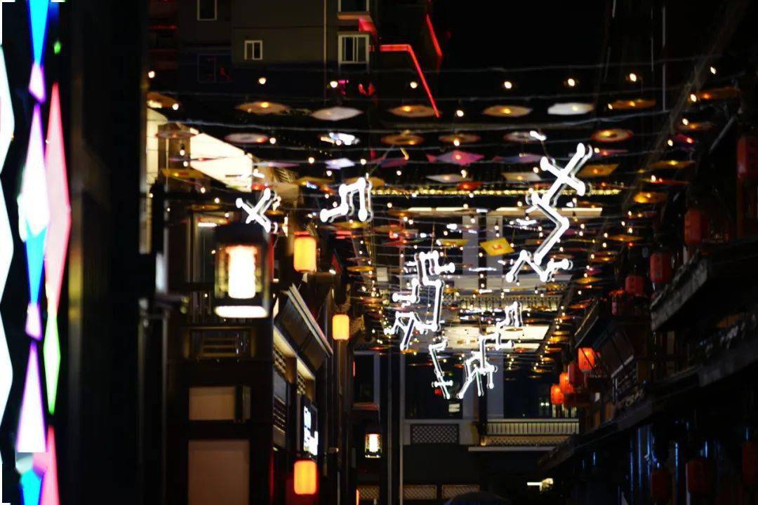 今晚无人机表演,上中顺街区等你来打卡!