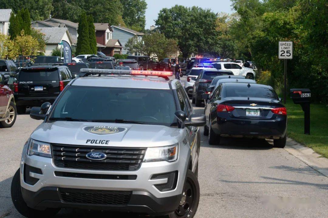 【现场】美国密歇根州沃什特瑙县对峙案件