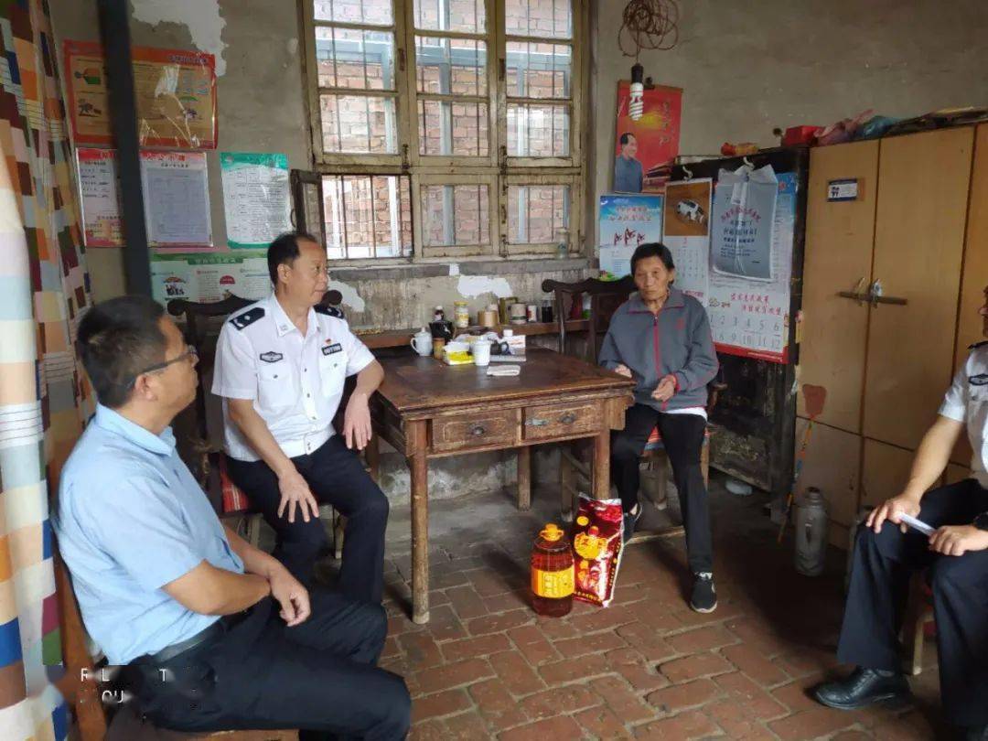济南市公安局长清分局局长李立东到双泉镇开展遍访贫困村工作