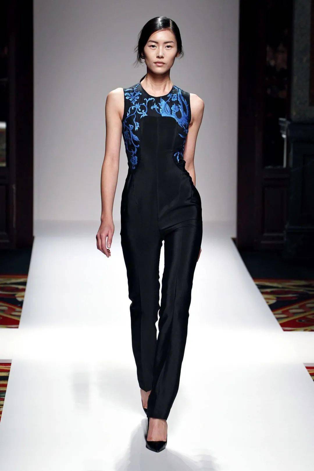 在巴黎连续走秀23季后,"东方香奈儿"重新出发丨王陈彩霞女士接受