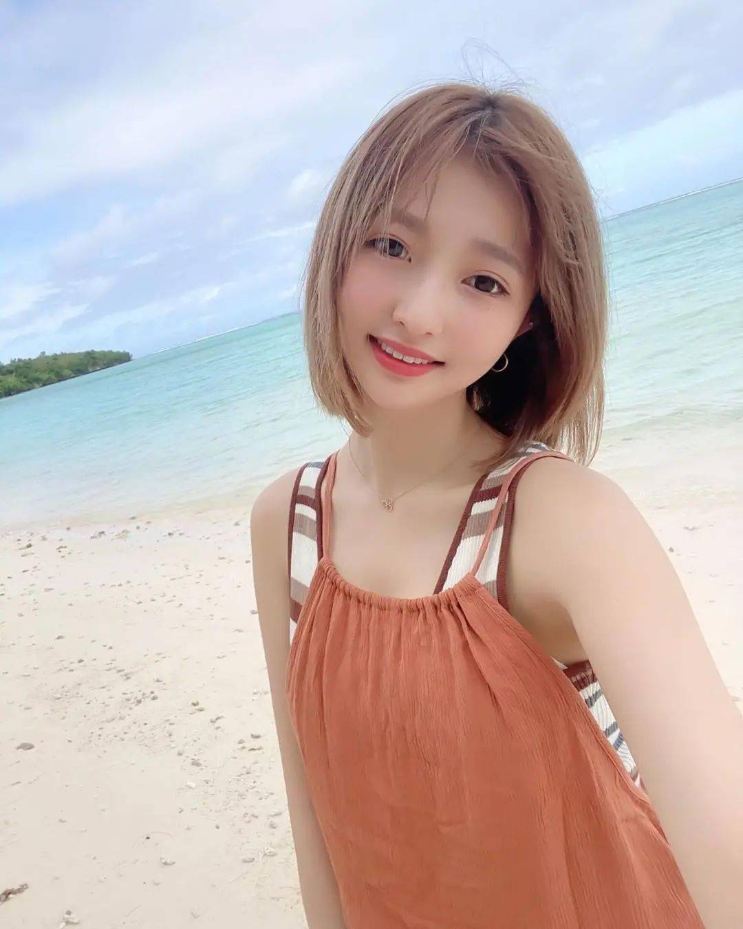 和神谷由香从基层打拼力争上游的经历不同,出生于福冈县的桥本萌花