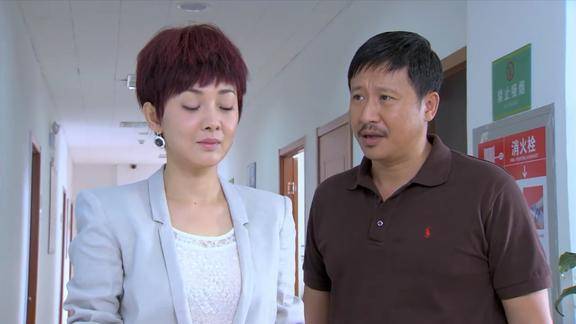 麻辣芳邻杨琴老爸生病邻居跑得比她还勤终于打开杨琴的心扉