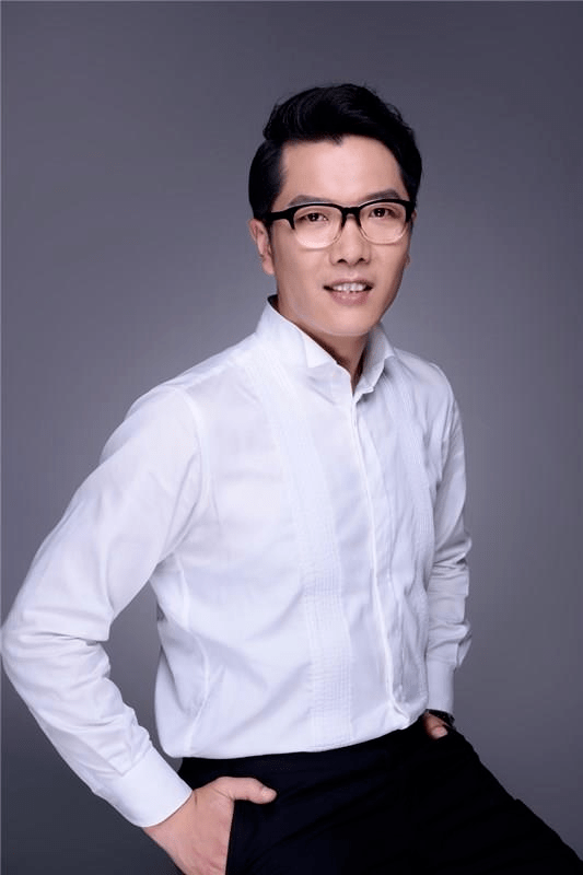 9烟台音乐广播《晨光音乐行》主持人,融创1059读书会发起人.