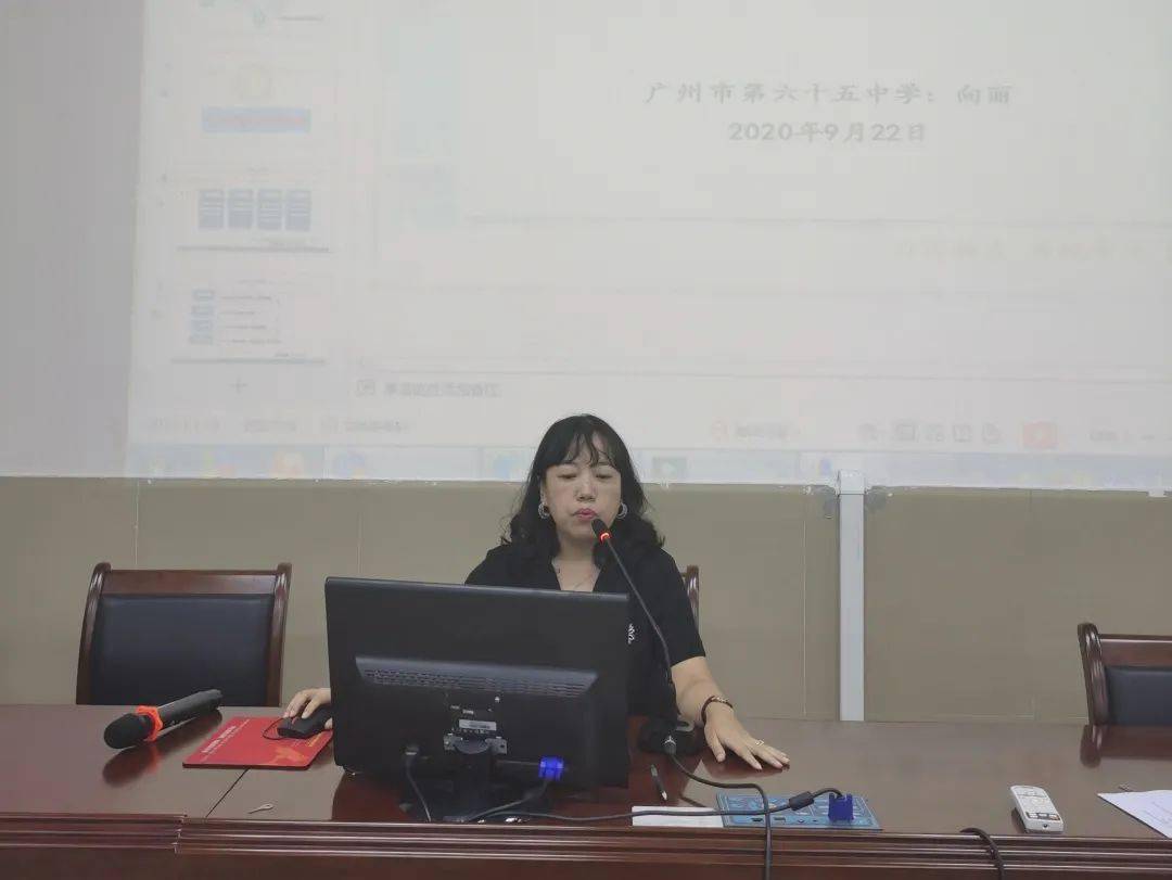 向丽老师作主题发言罗锐杰副校长宣读主持人名单在仪式上,罗锐杰副