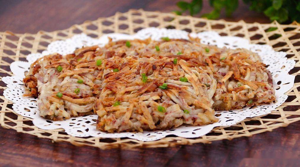 这是香煎芋头饼的做法火候不能大要用小火慢煎才外脆里软