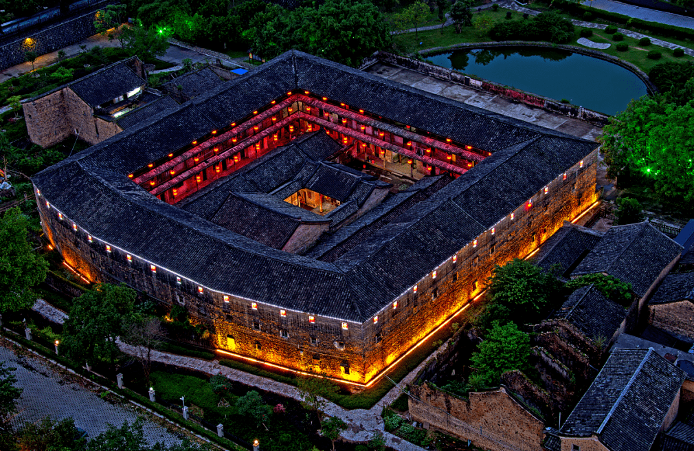 十八年(公元1764年),距今已有两百多年的历史,是国内极为少见的石方楼