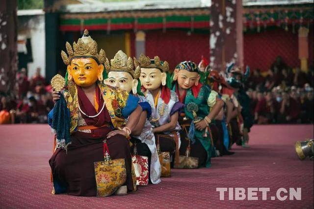 扎什伦布寺举行跳神活动为众生祈福