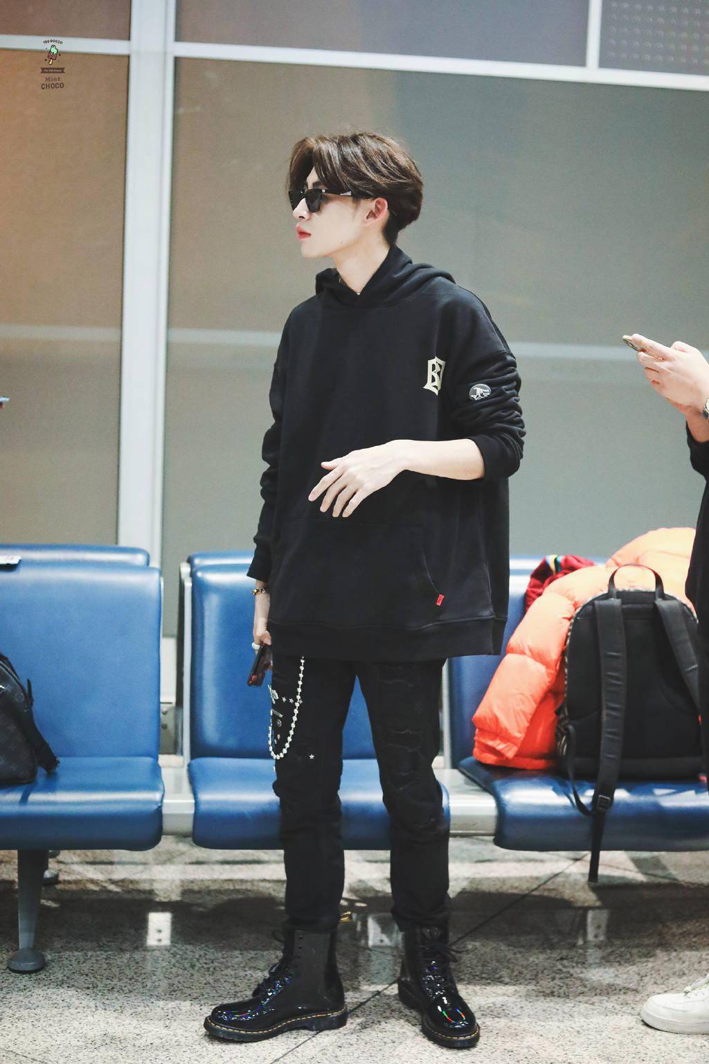 小鬼王子异录完新手驾到飞回北京两位潮男脱下大衣当回卫衣boy