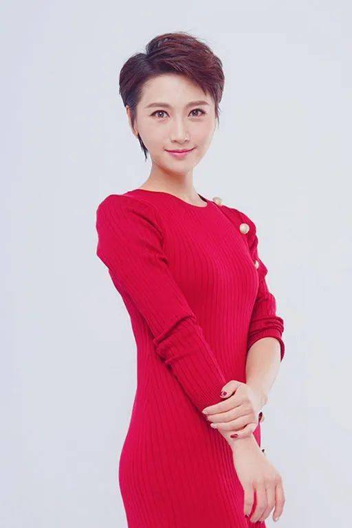 赵千惠,陆军政治工作部文工团著名主持人,演员;曾在2018年丝路春晚