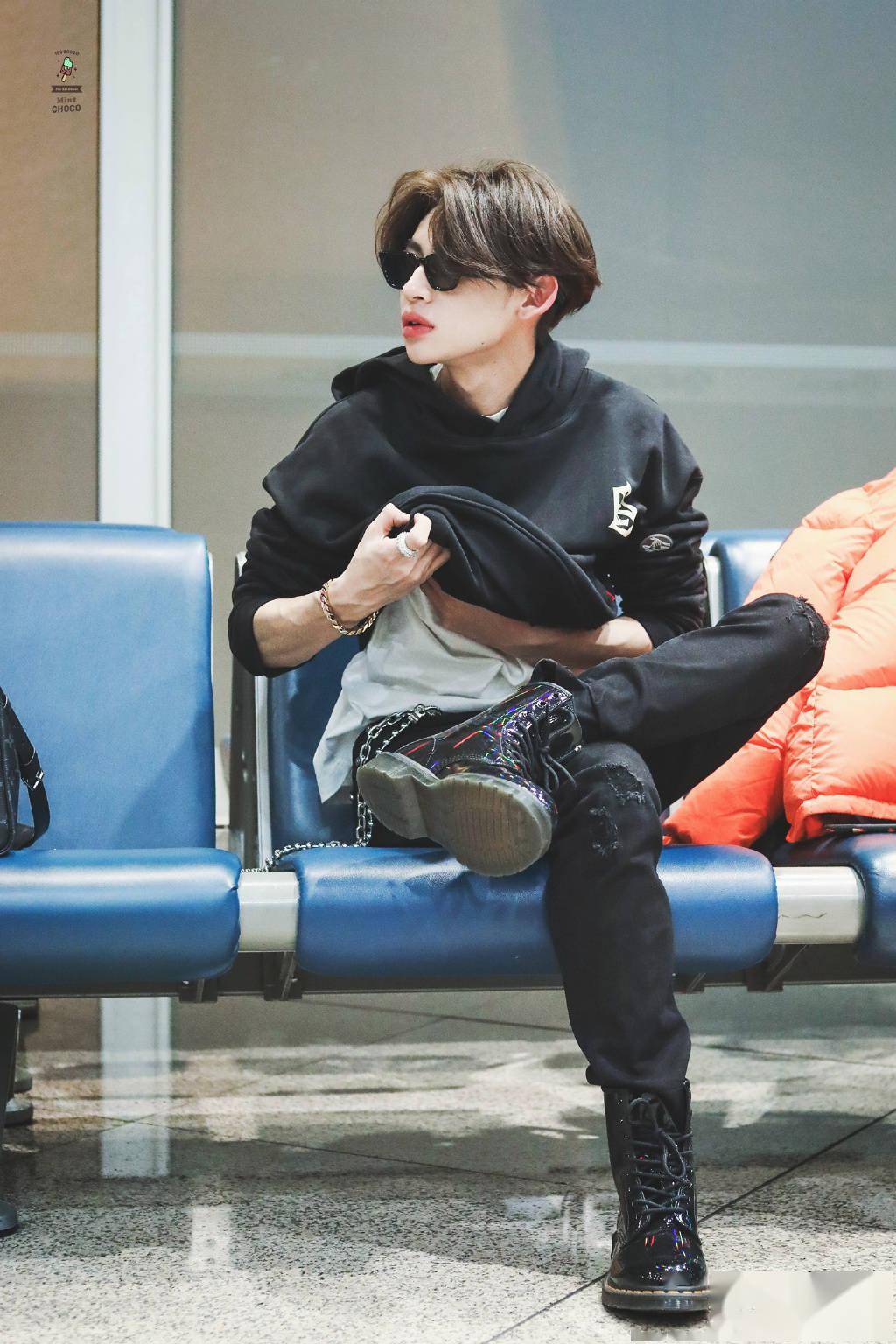 小鬼王子异录完新手驾到飞回北京两位潮男脱下大衣当回卫衣boy