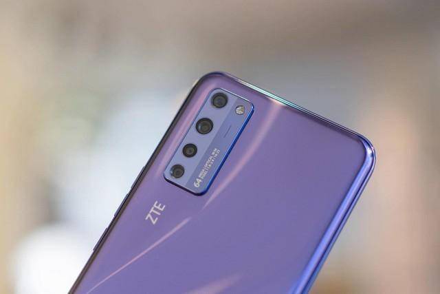 全球首款屏下摄像中兴天机axon205g上手体验