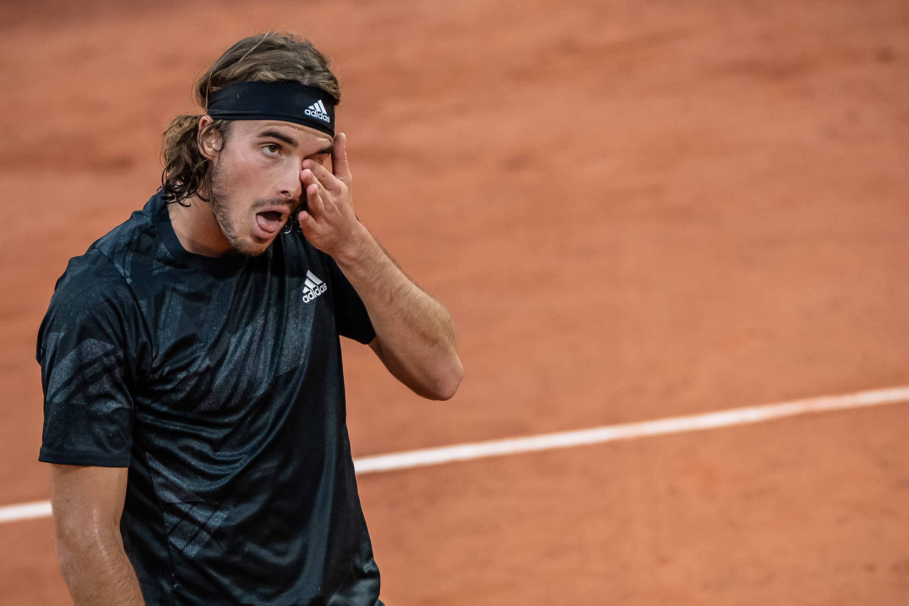 网球——法网:西西帕斯首轮晋级