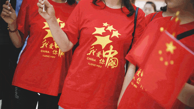 一场歌唱祖国的快闪即将激情上演《我的祖国》在回民区万达广场是一个