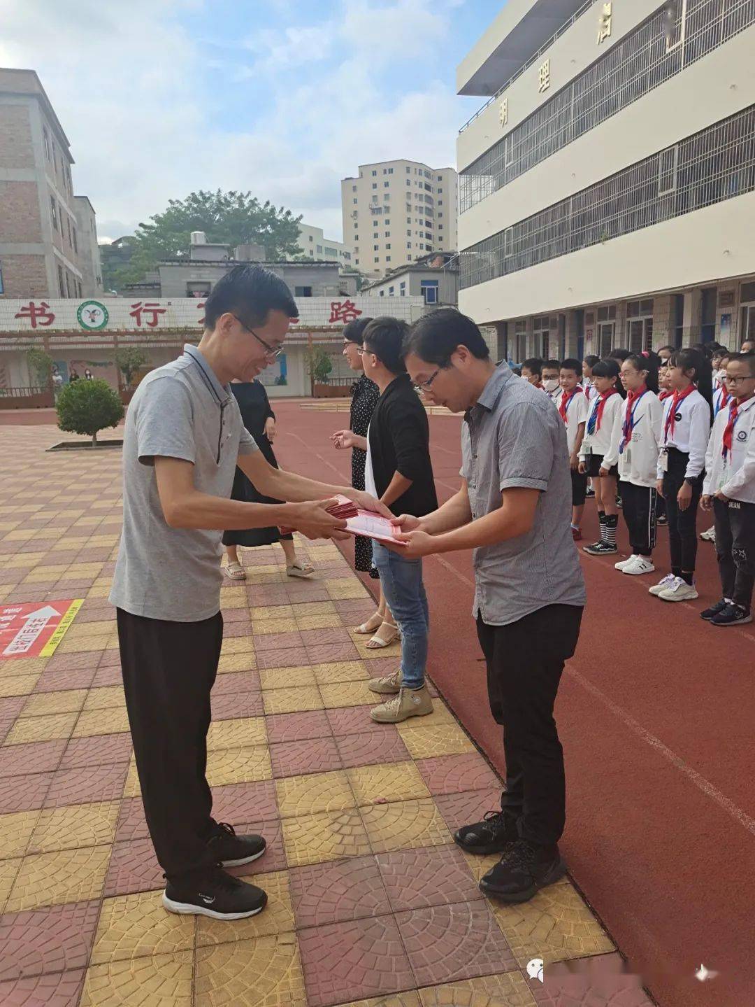 德育展台童诵经典传承文明英林中心小学举行纪念孔子诞辰2571周年暨