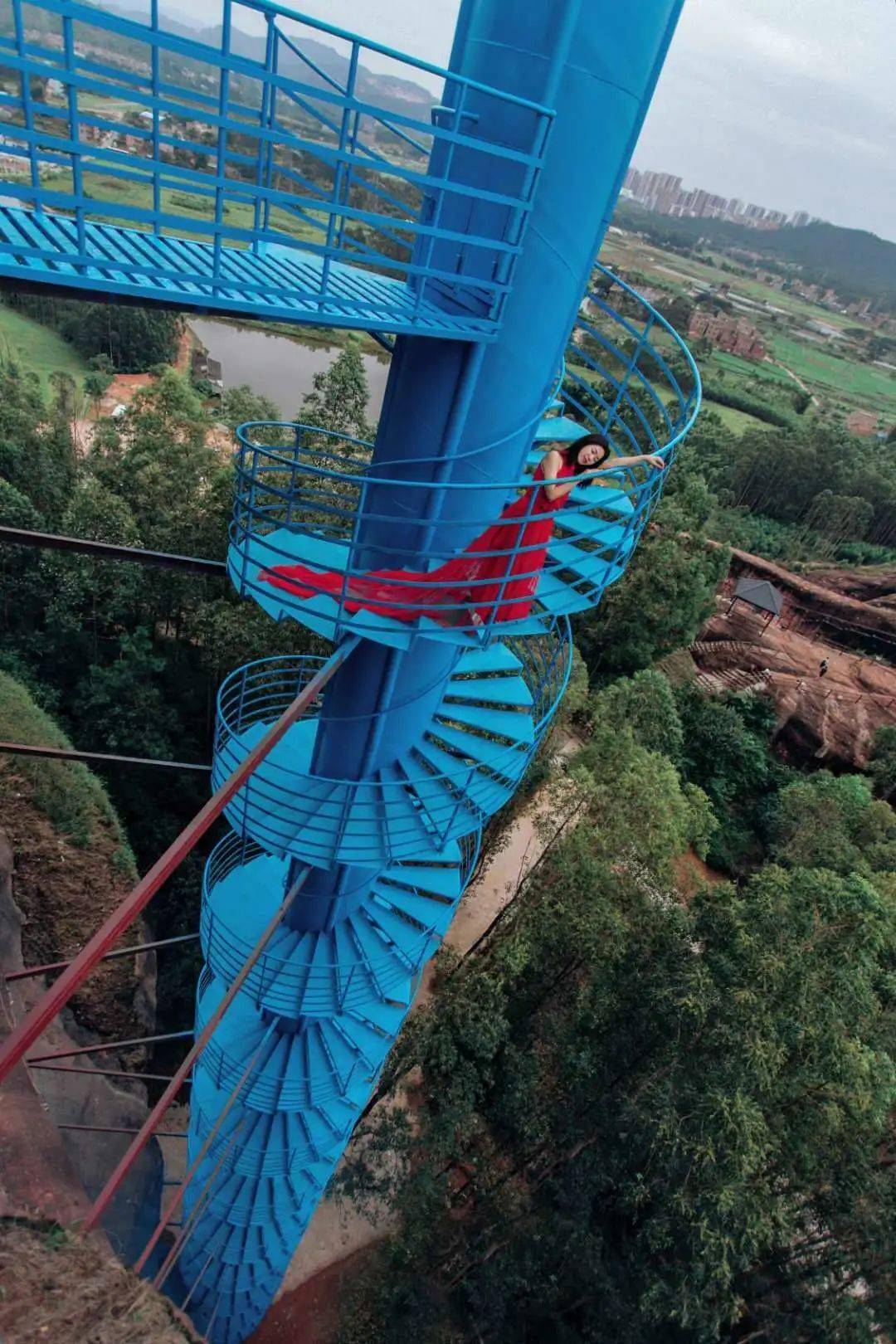 万众期待,广东首个峭壁上的旋转楼梯,你敢来挑战吗?