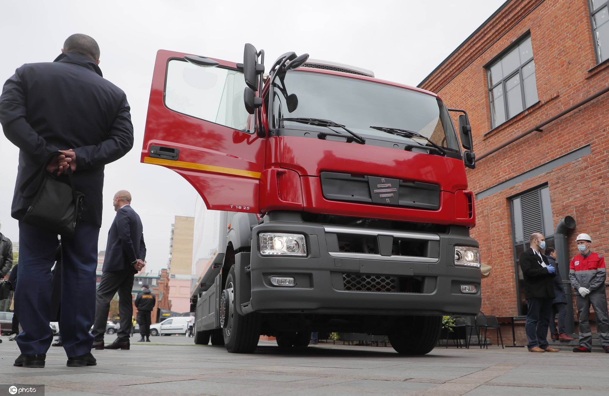 俄罗斯首辆电动卡车moskva亮相