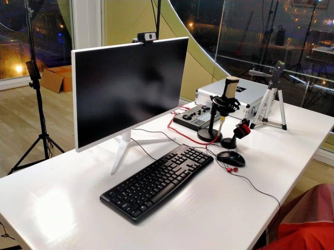 各位宝宝们欢迎来到月亮直播间