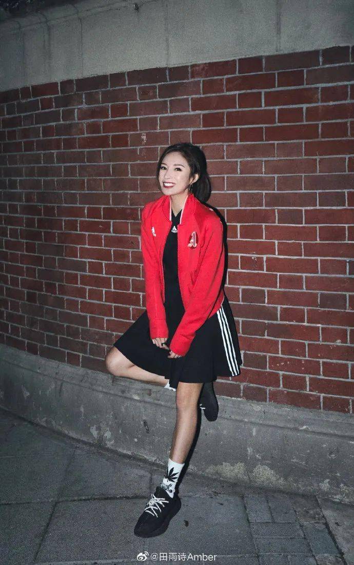 "行走的衣架"一起来品品田雨诗这位身材是我们行走的最佳名片外在不美