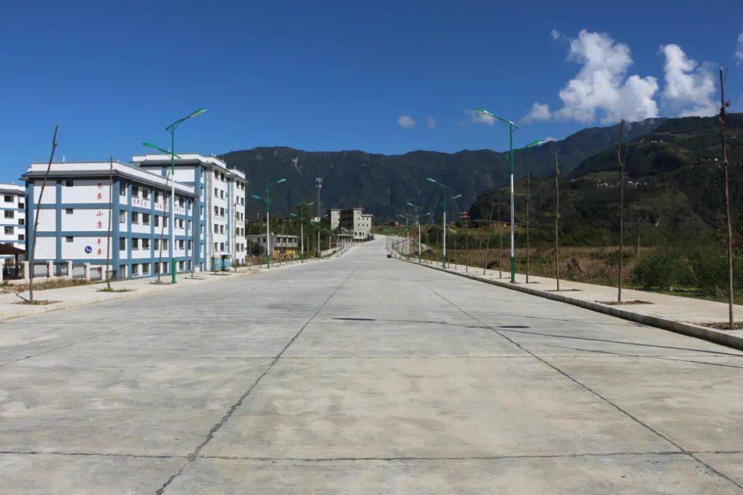 卫生比上去家园美起来巧家县东坪镇开展爱国卫生专项行动侧记67