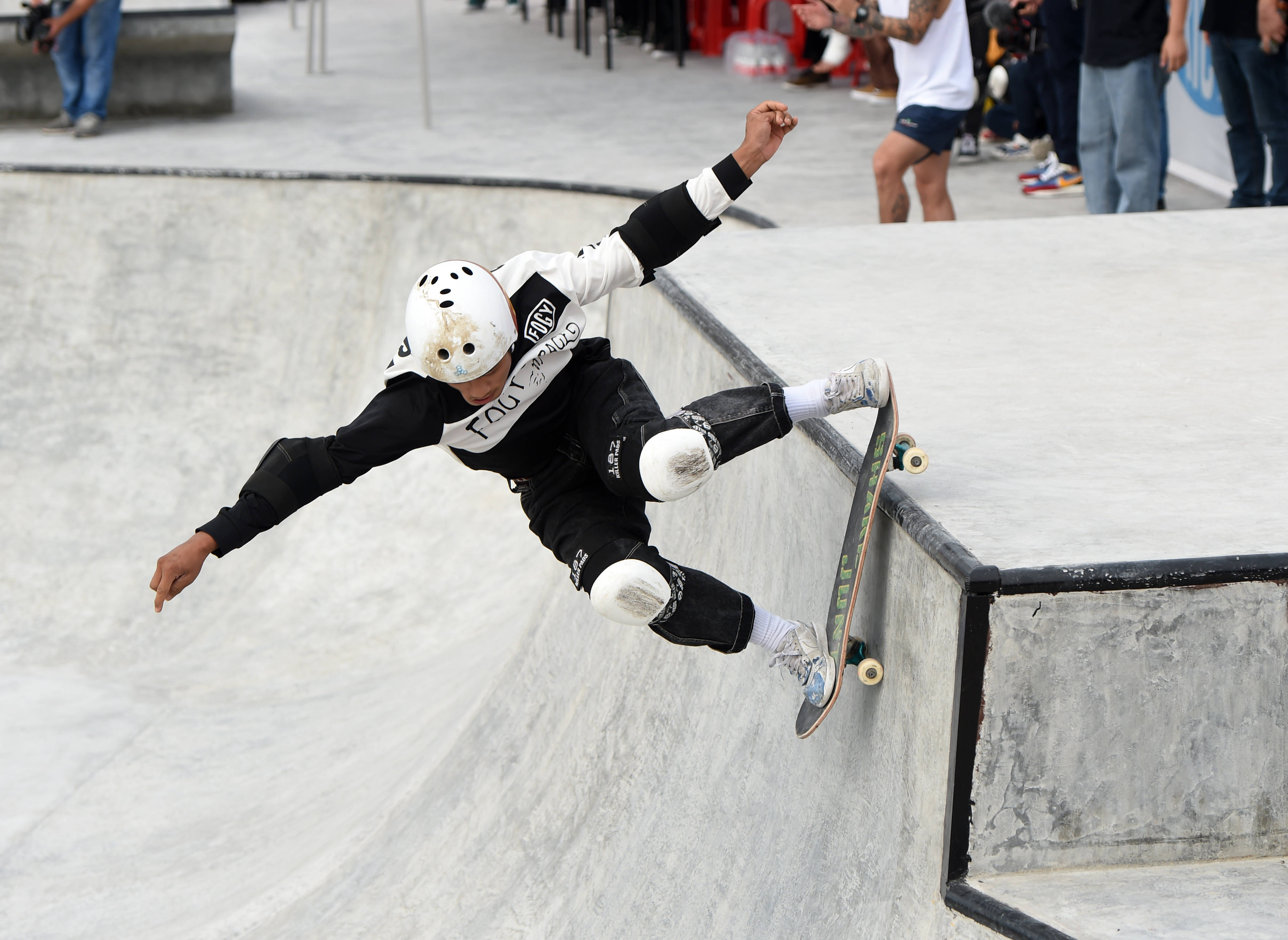 滑板——中国·安徽滑板公开赛男子碗池决赛赛况_手机搜狐网