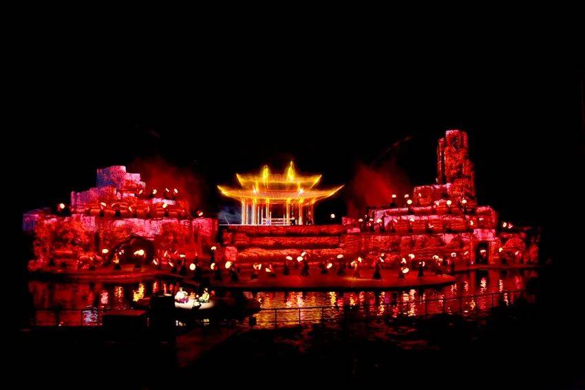 赏武夷水秀梦之泉大型表演