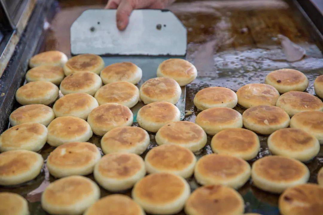 "寻师访匠"看揭阳⑤制饼师傅萧炳龙:饼是故乡甜,一口惠来绿豆饼清香解
