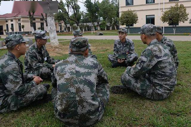 王亮同志先进事迹报告会,在第72集团军机关隆重举行_部队