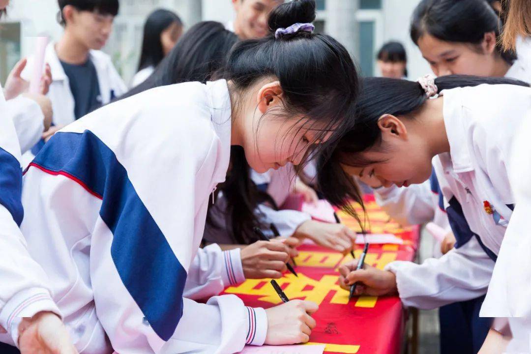 汕头市新溪第一中学举行绽放战疫青春坚定制度自信第二十六届汕头市