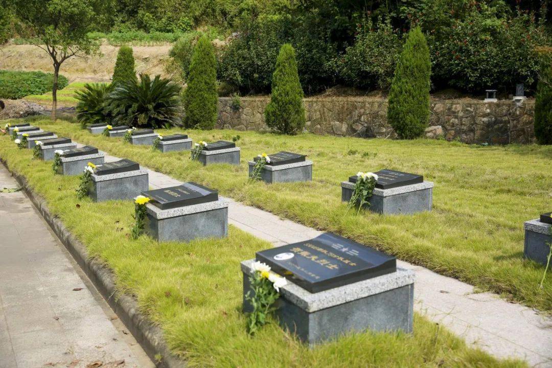 祭奠忠魂英雄不朽