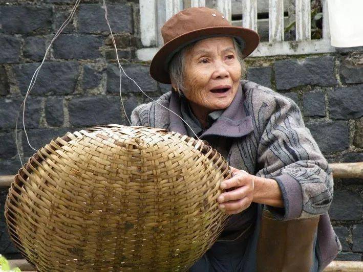 一个57岁母亲,退出儿子"家庭"的真实经历……一夜间,传遍朋友圈!