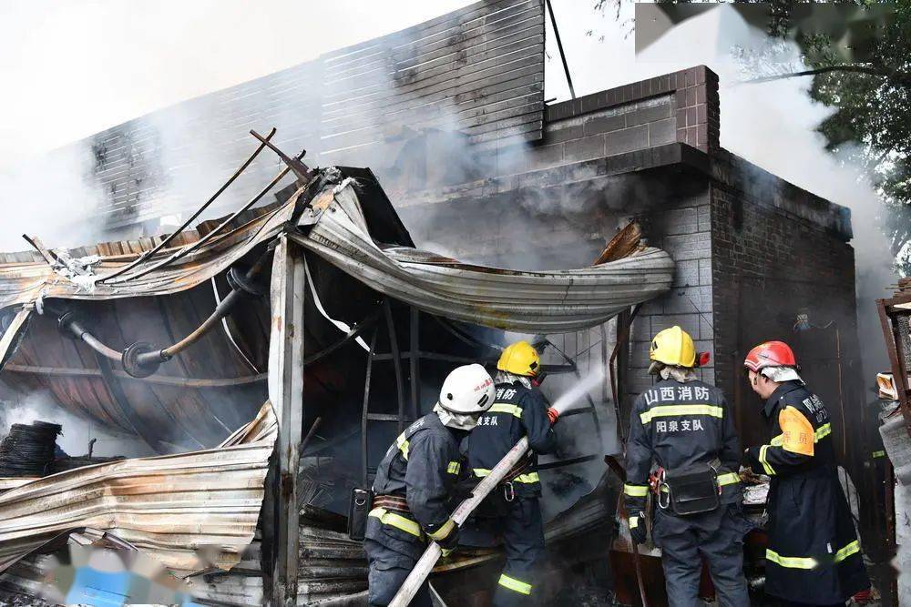 凌晨4点,阳泉这里发生火灾.