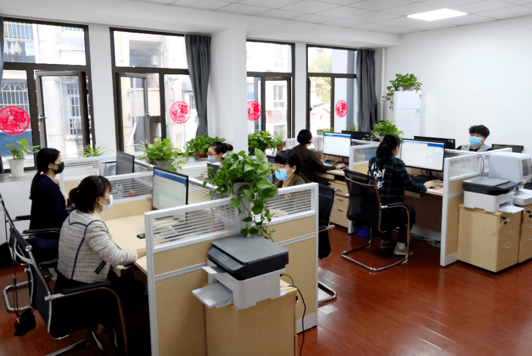 冯钧到路桥公司财务集中核算中心检查指导工作