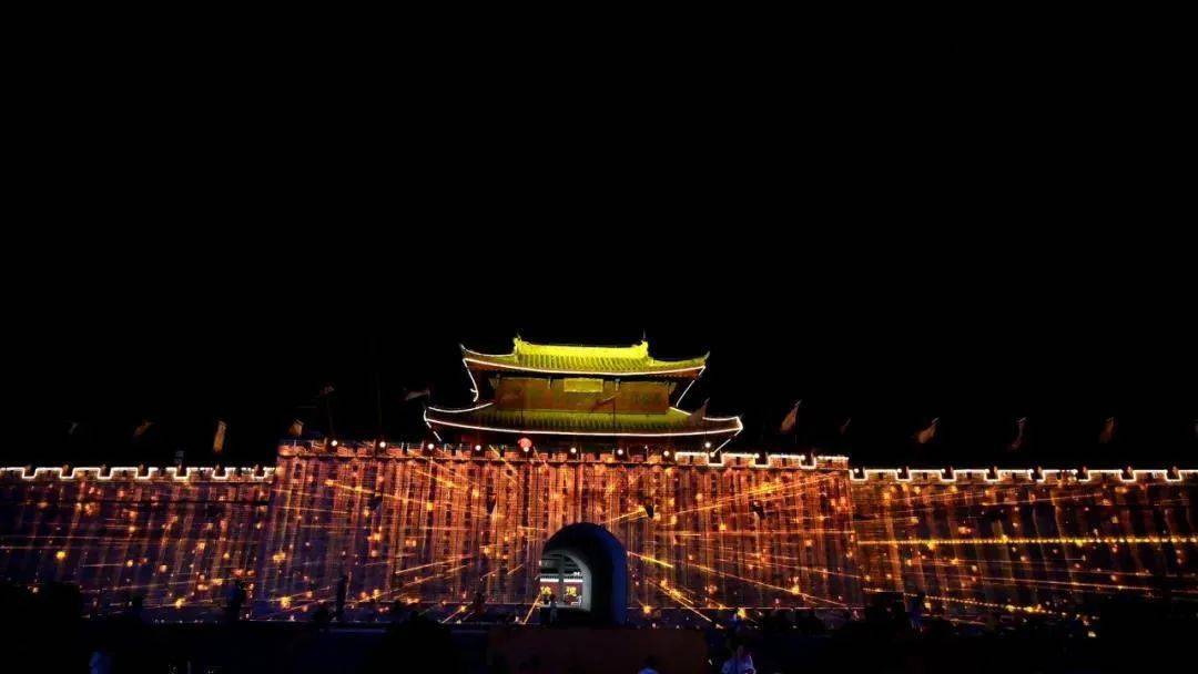 今天,人民日报头版点赞三亚崖州古城光影秀!