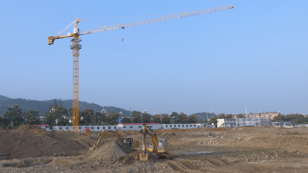 坚持奋战在工程建设一线,开足马力推进项目建设