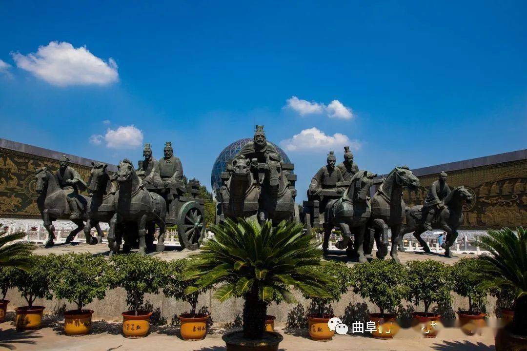 曲阜孔子六艺城网红油伞一条街邀您来打卡!