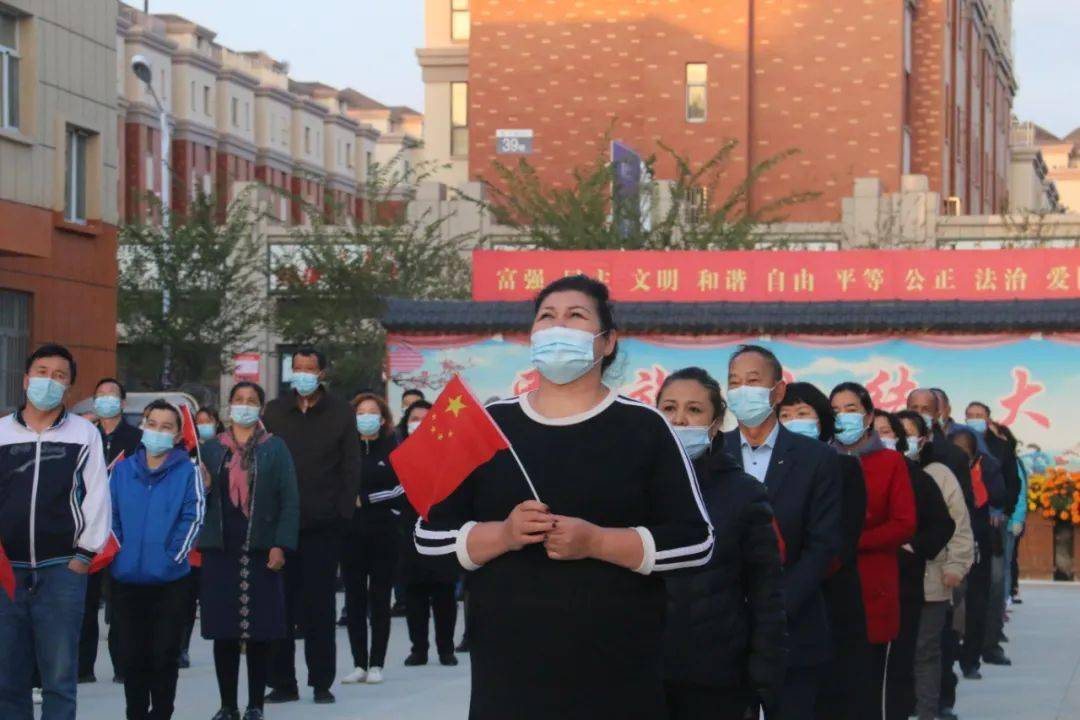 博州各地舉行升國旗儀式,祝願祖國繁榮昌盛!_博樂