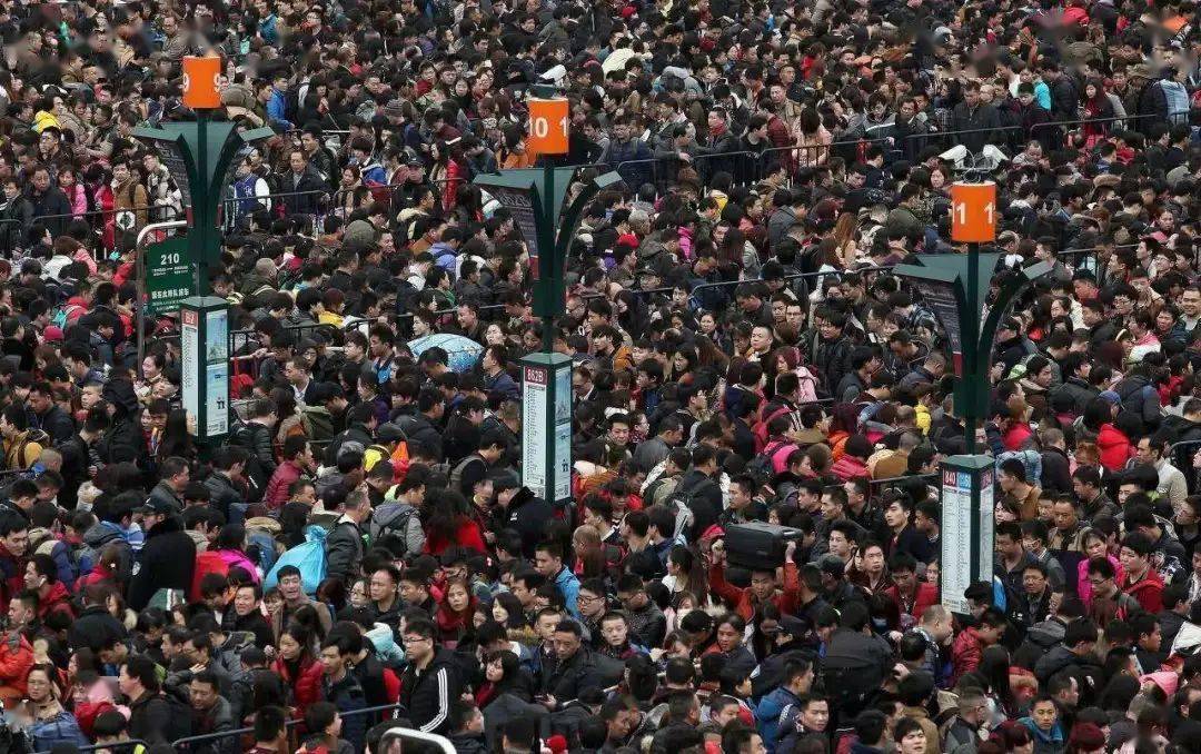 十一长假火爆堵堵堵人人人人人从众网友哭诉我要回家