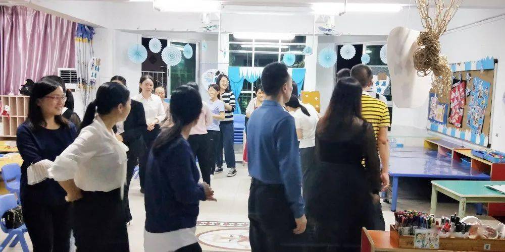 沟通让相遇更美好小班家长会