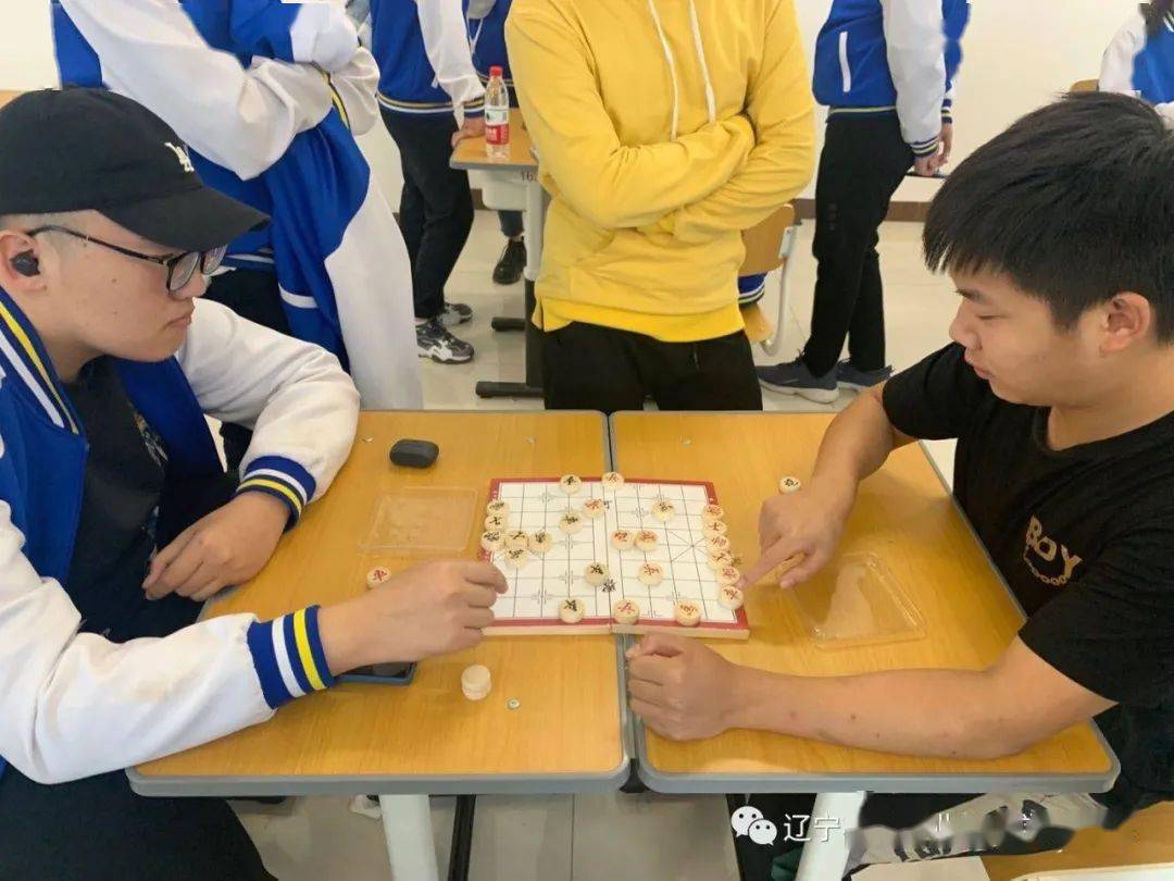    滑动查看下一张图片 >>03军棋比赛   滑动查看下一张图片 >>04斗