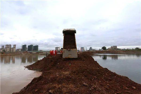 景德镇水利枢纽工程二期围堰截流成功