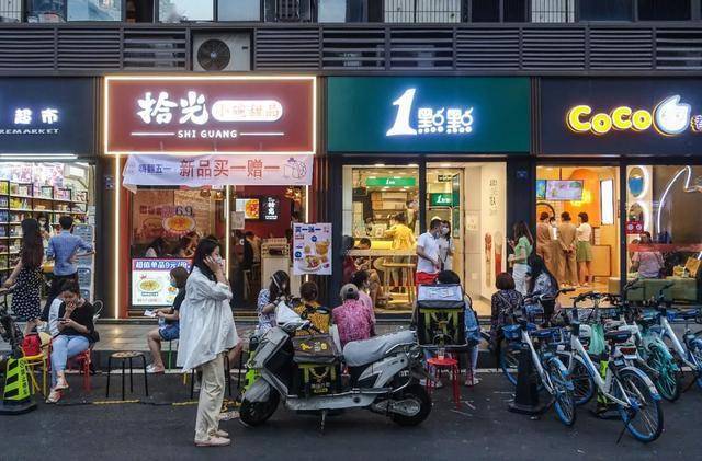 奶茶成打工者社交货币东莞成奶茶之都千人拥有15家奶茶店